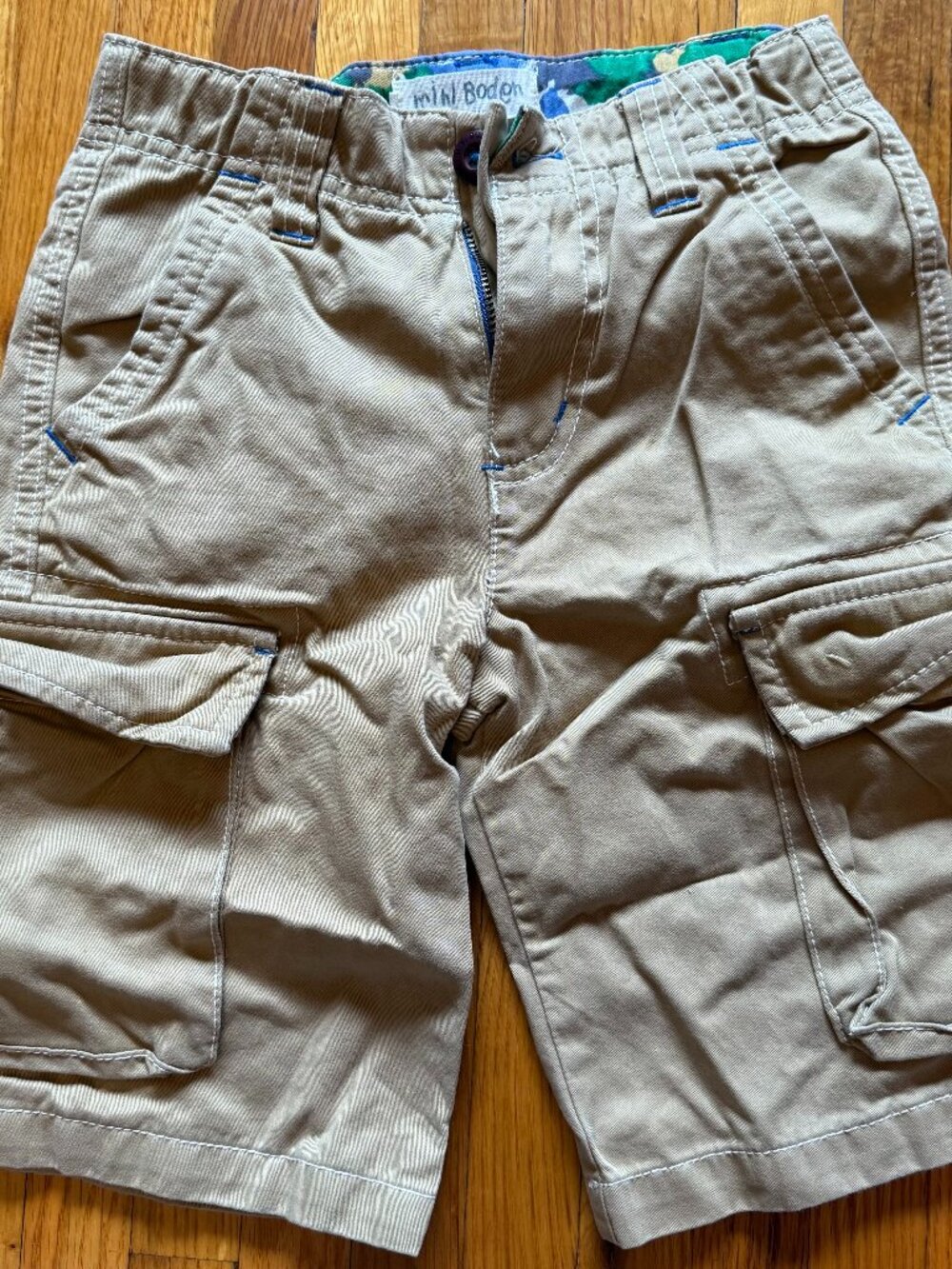 Mini boden cargo shorts